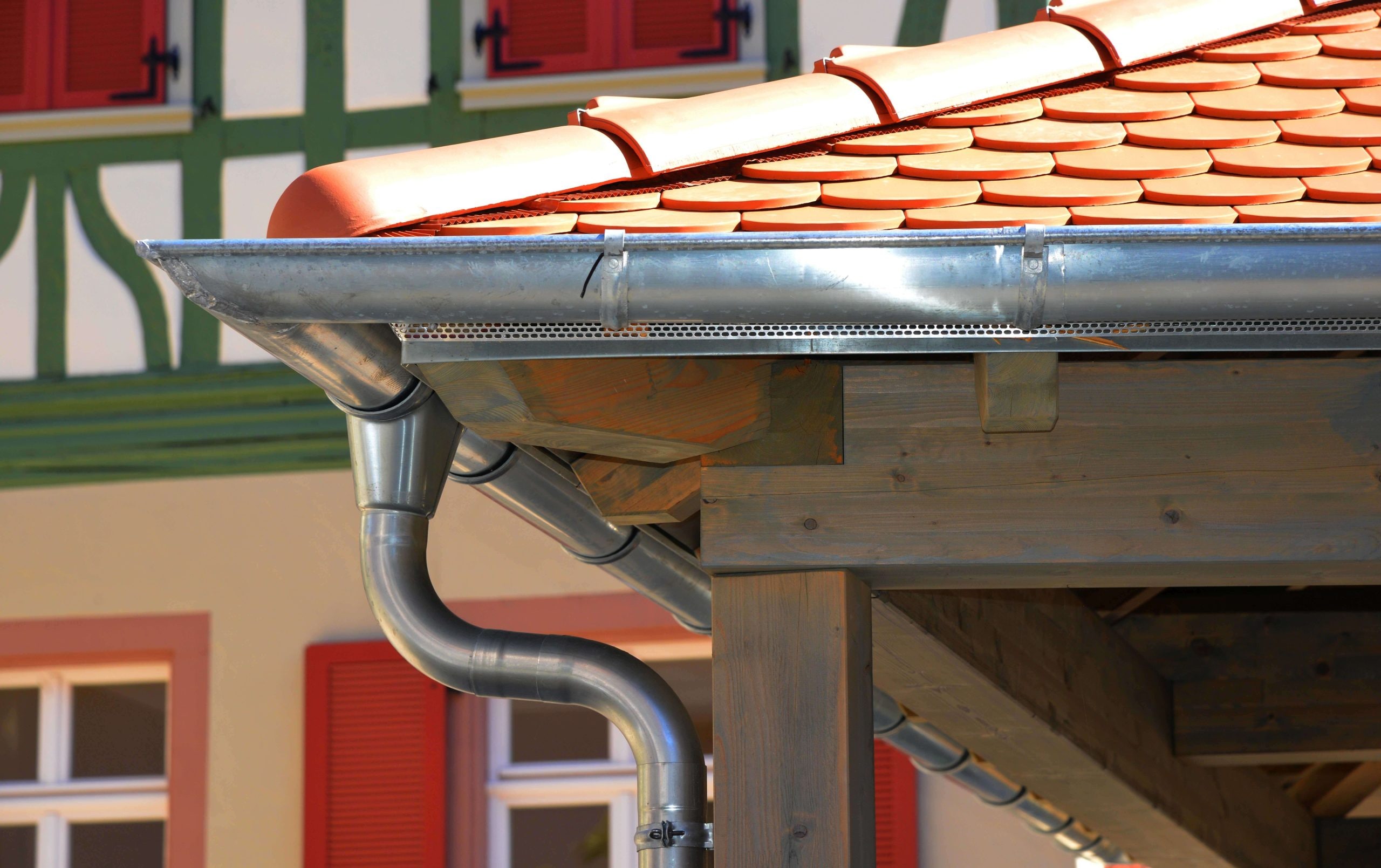 Corrosion-resistant steel gutters for effective rainwater drainage in Virginia Beach